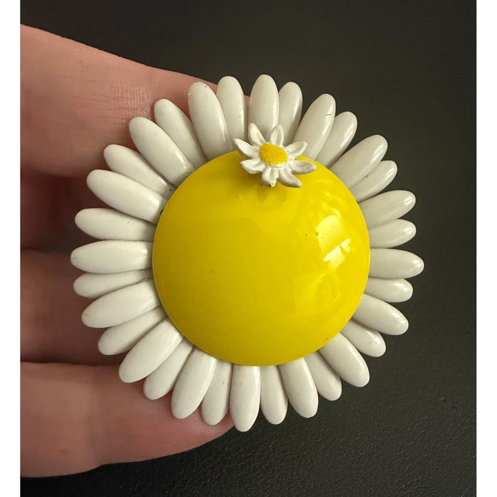 Vintage Enamel Flower Brooch Pop Art